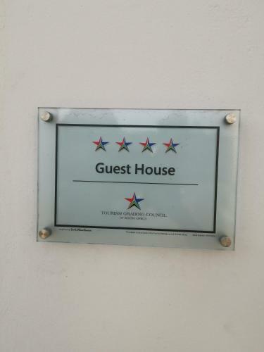 Hostal Erasmus Manor Guest House