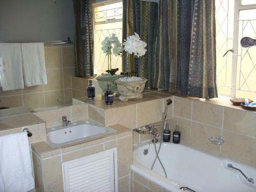 Bed & Breakfast Little Umhlanga. Sunflower Suite.