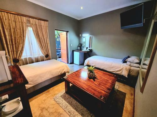 Hostal About Guest Lodge