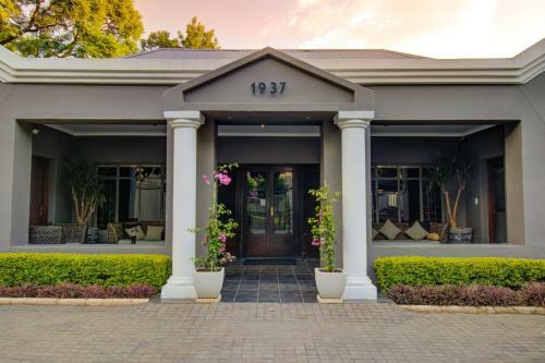 Hostal About Guest Lodge