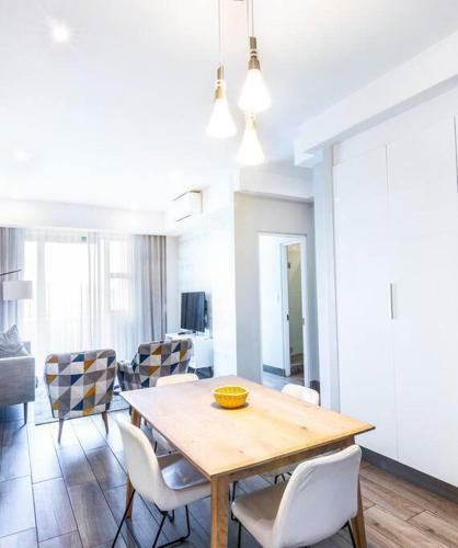 Regency Luxury 2 Bed Apartment With City Views