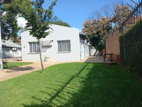 Hostal Triple9 Hatfield Guesthouse