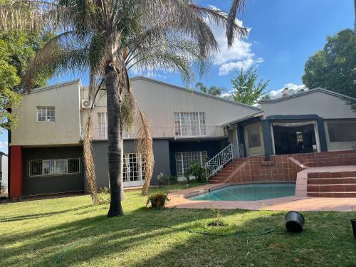 Waterkloof Ridge, Pretoria. Mini Mansion