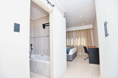 Smart & Modern Apartment @ Menlyn Place