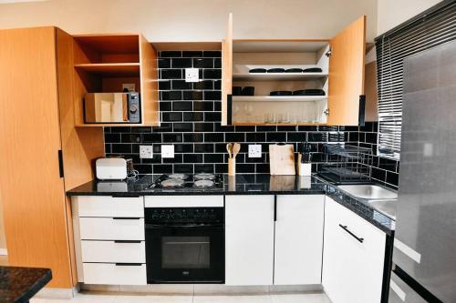 Smart & Modern Apartment @ Menlyn Place
