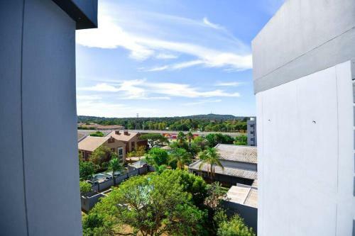 Smart & Modern Apartment @ Menlyn Place