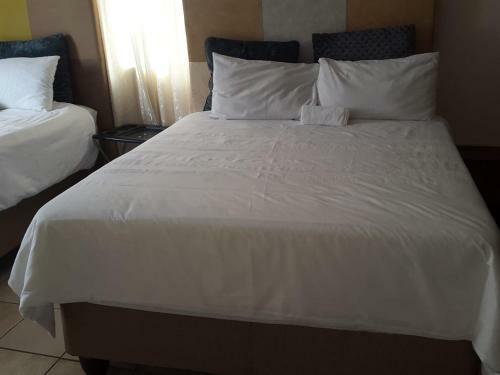 Hostal Ikhutseng Guest House And Spa