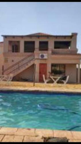 Hostal Ikhutseng Guest House And Spa