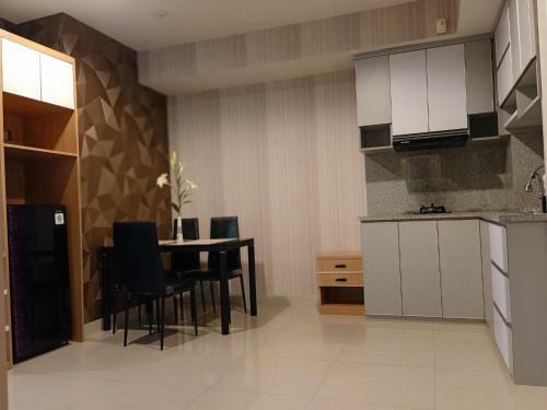Apartemen Grand Kamala Lagoon 2br By Skyroom