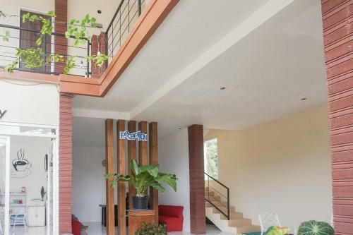 Hotel Reddoorz Syariah @ Raya Punten Batu