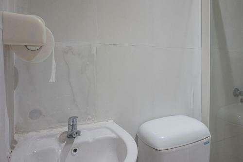 Hotel Reddoorz Syariah @ Raya Punten Batu