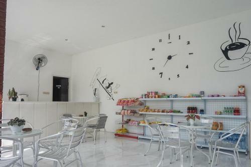 Hotel Reddoorz Syariah @ Raya Punten Batu