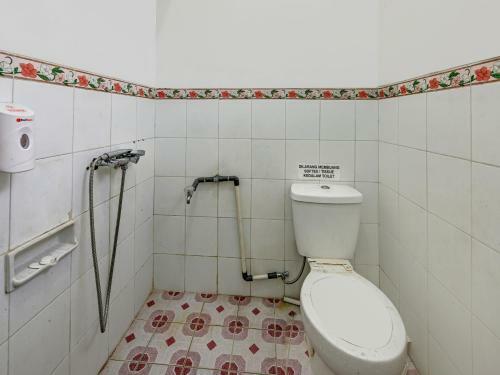 Oyo 90451 Hotel Roda Mas 1