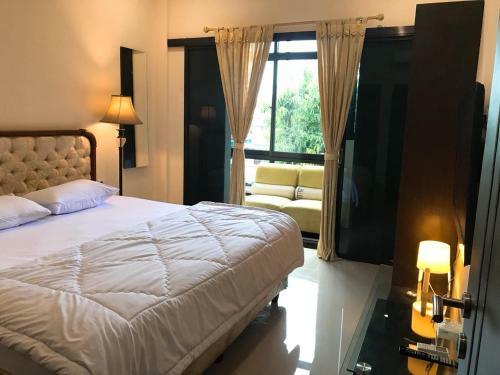 Hostal Halona Residence