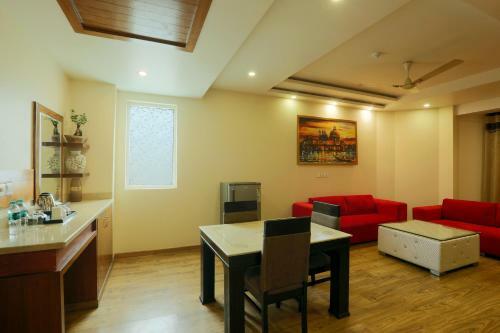 Hotel Mizu, Gugroan
