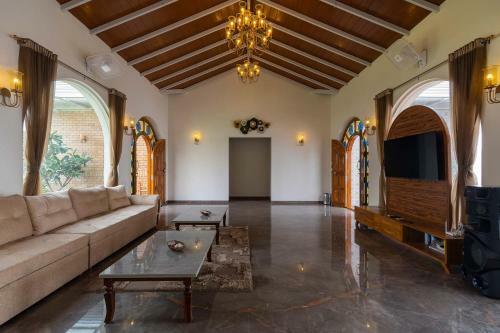 Villa Stayvista At Lake Arches