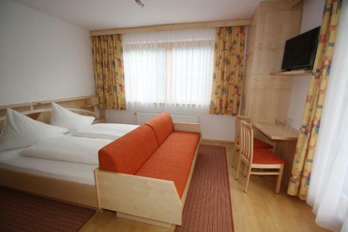 Hostal Hotel Garni Haus Anita