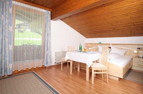 Hostal Hotel Garni Haus Anita