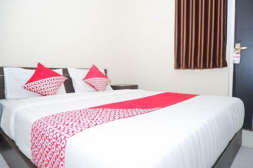 Hotel Oyo 1217 Candi Residence