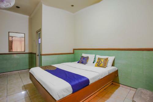 Spot On 90092 Dewi Safitri Hotel