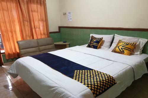 Spot On 90092 Dewi Safitri Hotel