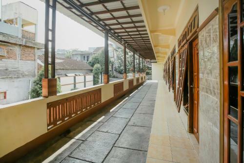 Spot On 90092 Dewi Safitri Hotel