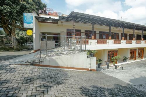 Spot On 90092 Dewi Safitri Hotel