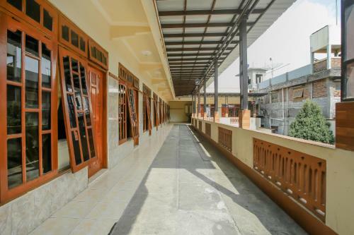 Spot On 90092 Dewi Safitri Hotel