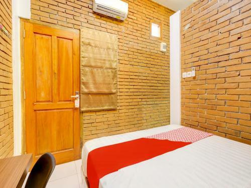 Hotel Oyo 90758 D Kost In Kandri Semarang