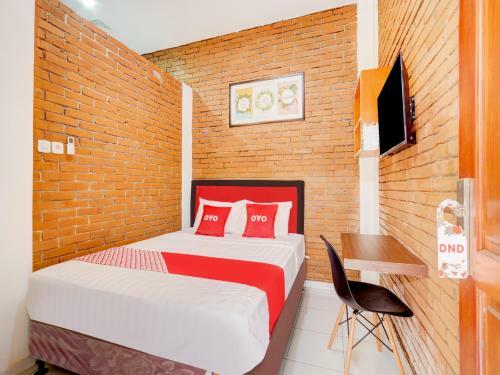 Hotel Oyo 90758 D Kost In Kandri Semarang