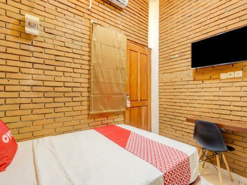 Hotel Oyo 90758 D Kost In Kandri Semarang