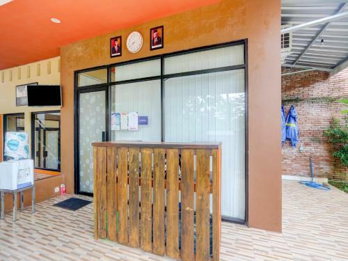 Hotel Oyo 90758 D Kost In Kandri Semarang