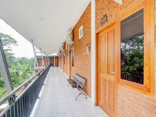 Hotel Oyo 90758 D Kost In Kandri Semarang