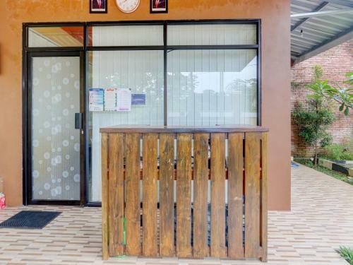 Hotel Oyo 90758 D Kost In Kandri Semarang