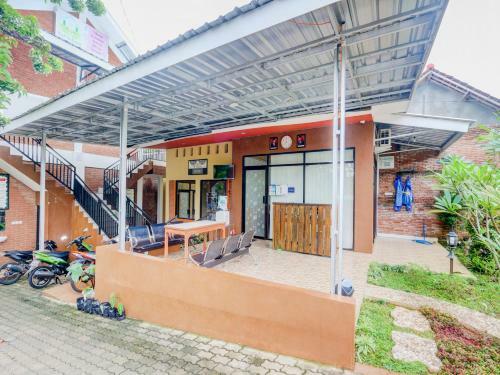 Hotel Oyo 90758 D Kost In Kandri Semarang