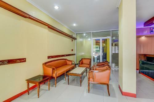 Oyo 91036 Hotel Simpang Lima Gkpri