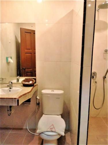 Rr Wisata Indah Hotel