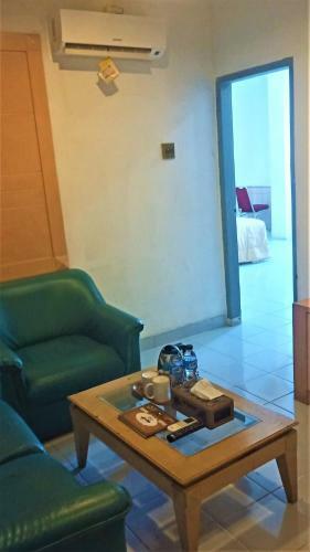 Rr Wisata Indah Hotel