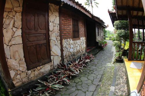 Lodge Ndalem Joglo Hinggil