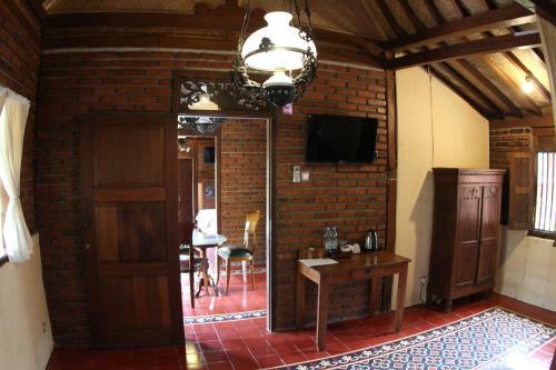 Lodge Ndalem Joglo Hinggil