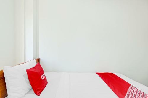 Hotel Oyo 90636 Happy Syariah