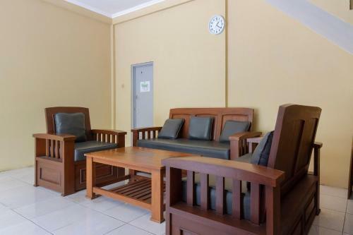 Hotel Spot On 2891 999 Guest House