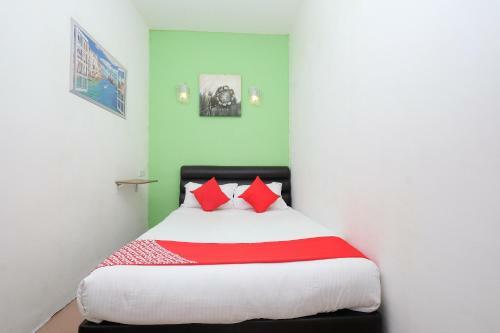Oyo 850 Gold Star Hotel