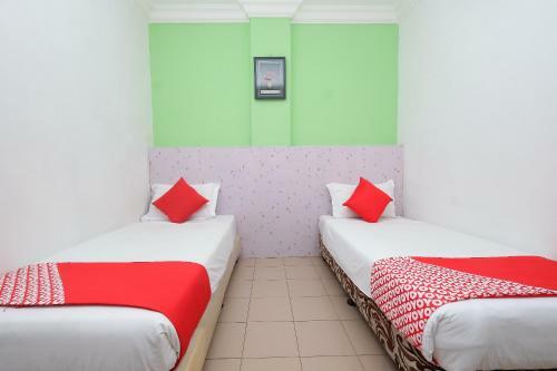 Oyo 850 Gold Star Hotel