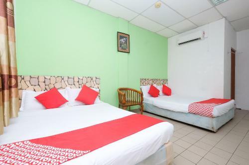 Oyo 850 Gold Star Hotel