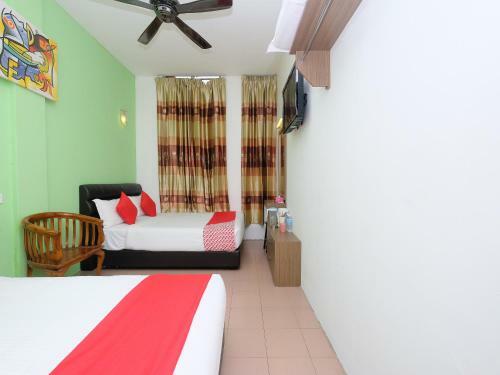Oyo 850 Gold Star Hotel