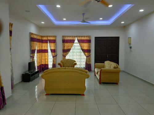 Oyo Home 90228 D'anjung Villa