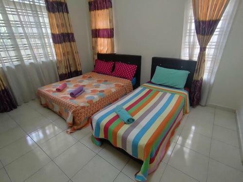 Oyo Home 90228 D'anjung Villa