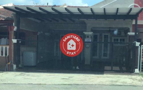 Oyo Home 90358 Homestay Bandar Putra 1