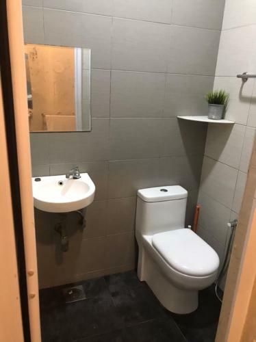 Oyo Home 90358 Homestay Bandar Putra 1